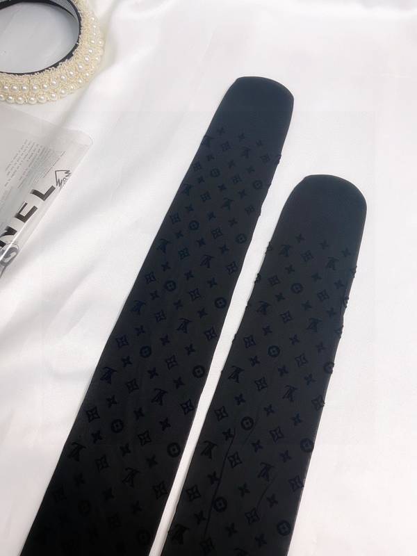 Louis Vuitton Socks LVO00007